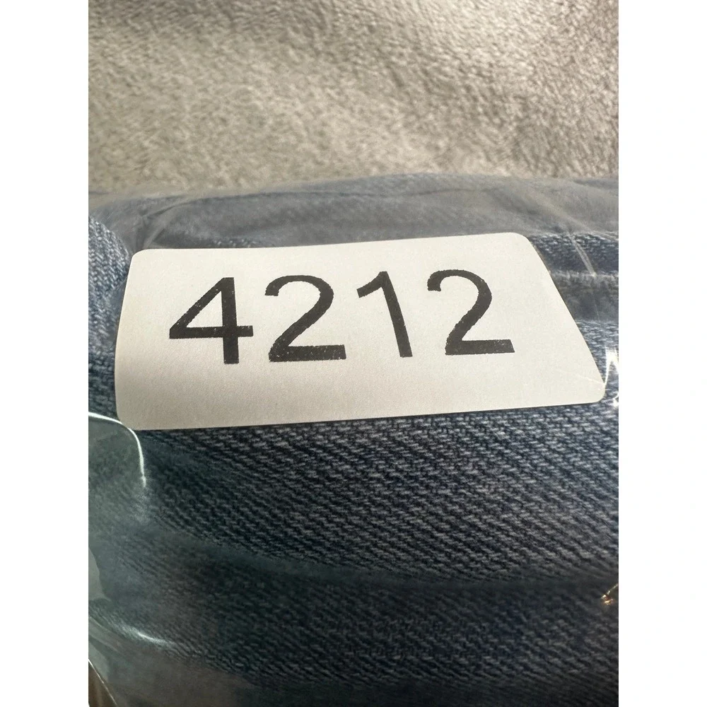 Levis levi 569